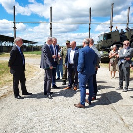 Zväčšiť fotografiu - Do obranného priemyslu v kraji by mohli prúdiť milióny eur - 20210701_111059