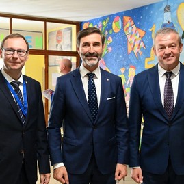 Zväčšiť fotografiu - Do okresov púchov a ilava pôjde viac ako 2 mil. eur, rozhodla o tom vláda na svojom výjazdovom rokovaní