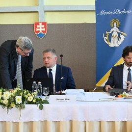 Zväčšiť fotografiu - Do okresov púchov a ilava pôjde viac ako 2 mil. eur, rozhodla o tom vláda na svojom výjazdovom rokovaní
