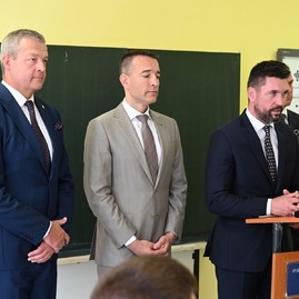 Zväčšiť fotografiu - Do okresov púchov a ilava pôjde viac ako 2 mil. eur, rozhodla o tom vláda na svojom výjazdovom rokovaní