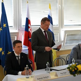 Zväčšiť fotografiu - Do okresov púchov a ilava pôjde viac ako 2 mil. eur, rozhodla o tom vláda na svojom výjazdovom rokovaní