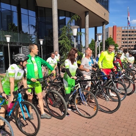 Zväčšiť fotografiu - Do práce na bicykli bude v župných farbách jazdiť rekordných 40 zamestnancov - IMG_20210601_090316