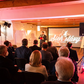 Zväčšiť fotografiu - Do siene slávy vstúpila nová šestica laureátov - TSK_Sieň slávy tn futbalu 2021-3