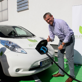 Dobiť baterky môžete už aj v považskej bystrici za menej ako pol hodinu - 20170802_PB_rychlonabijacka_elektromobil_010r