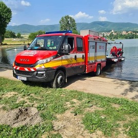 Zväčšiť fotografiu - Dobrovoľní hasiči z nitrianskeho rudna zachránili ľudský život - vodna zachranna sluzby dhz nitr.rudno1