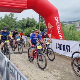 Zväčšiť fotografiu - Dohňany – púchov trophy maratón po prestávke opäť prilákal stovky cyklistov - 20230701_103007(0)