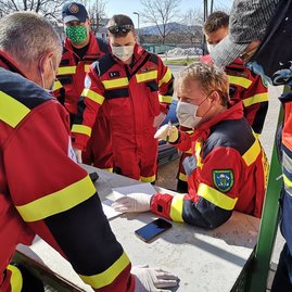 Zväčšiť fotografiu - Doterajší predseda územnej organizácie obhájil svoju pozíciu - dhz_bystricany1