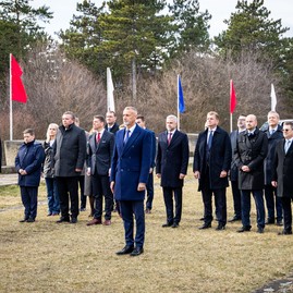 Zväčšiť fotografiu - Dva bratské národy sa opäť stretli na veľkej javorine