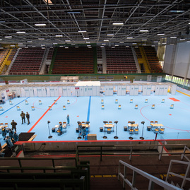 Zväčšiť fotografiu - Dve veľkokapacitné krajské očkovacie centrá, dva očkovacie dni a viac ako 4 100 zaočkovaných - TSK_VKOC PD otvorenie_web (65)