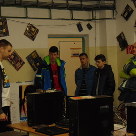 Dvere svojim budúcim študentom otvorila aj soš handlová - DSC03008