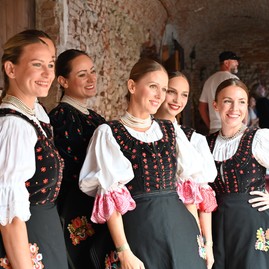Zväčšiť fotografiu - Folklór, história a hasičstvo – záver leta v kraji plný výročí 