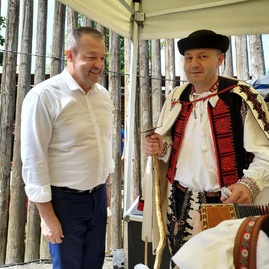 Zväčšiť fotografiu - Folklórna sobota v podaní jubilejných trenčianskych folklórnych slávností či festivalu dychových hudieb - 20220604_140532