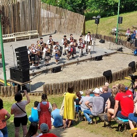 Zväčšiť fotografiu - Folklórna sobota v podaní jubilejných trenčianskych folklórnych slávností či festivalu dychových hudieb - 20220604_142230