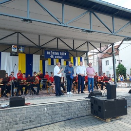 Zväčšiť fotografiu - Folklórna sobota v podaní jubilejných trenčianskych folklórnych slávností či festivalu dychových hudieb - 20220604_164400