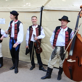 Zväčšiť fotografiu - Folklórna sobota v podaní jubilejných trenčianskych folklórnych slávností či festivalu dychových hudieb - IMG_0017