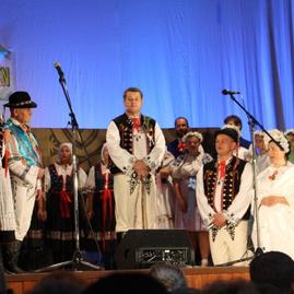 Folklórne podujatia v trenčianskom kraji roztočili sukne desiatkam folkloristiek - FS_LIBORCAN (1)