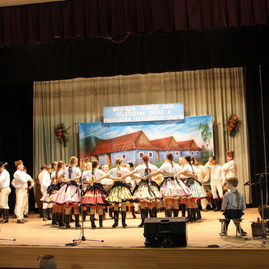 Folklórne podujatia v trenčianskom kraji roztočili sukne desiatkam folkloristiek - NOSITELIA TRADICII (3)_resize