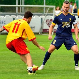 Zväčšiť fotografiu - Futbal v najväčšej obci trenčianskeho kraja oslavuje 70 rokov - zdroj - FB FK Belusa - zapas s Duklou Trenčín 5