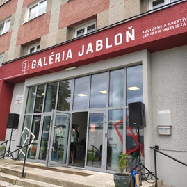Zväčšiť fotografiu - Galéria jabloň v prievidzi sa nadýchla históriou - IMG_20210901_095342