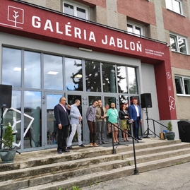 Zväčšiť fotografiu - Galéria jabloň v prievidzi sa nadýchla históriou - IMG_20210901_101251