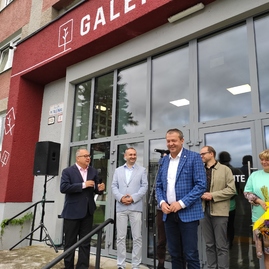 Zväčšiť fotografiu - Galéria jabloň v prievidzi sa nadýchla históriou - IMG_20210901_101922
