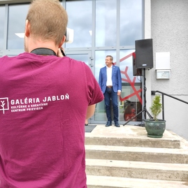Zväčšiť fotografiu - Galéria jabloň v prievidzi sa nadýchla históriou - IMG_20210901_102831
