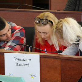 Gymnazisti z prievidze sa vďaka svojim vedomostiam o eú predstavia v národnom kole súťaže mladý európan - rsz_img_4288