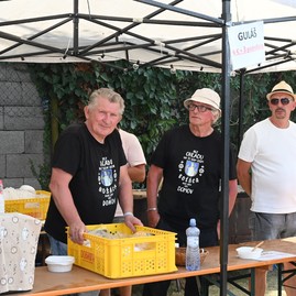 Zväčšiť fotografiu - Hasiči, hody aj folklór: nedeľa ukázala silu tradícií v trenčianskom kraji