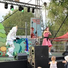 Zväčšiť fotografiu - Hasiči, hody aj folklór: nedeľa ukázala silu tradícií v trenčianskom kraji