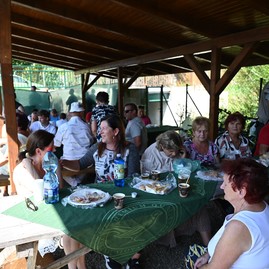 Zväčšiť fotografiu - Hasiči, hody aj folklór: nedeľa ukázala silu tradícií v trenčianskom kraji
