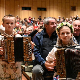 Zväčšiť fotografiu - Heligonkári rozozvučali púchovskú dolinu
