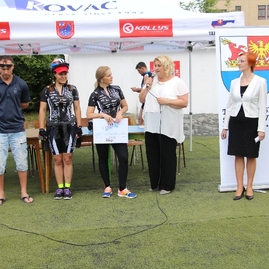 Hendikepovaní cyklisti a známe osobnosti prebicyklovali v rámci parasport24 tour slovenskom približne 400 kilometrov. aby pomáhali... - IMG_0212