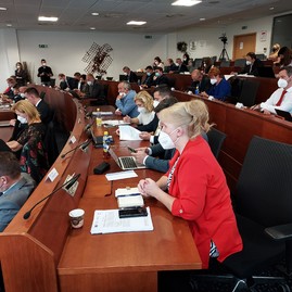 Zväčšiť fotografiu - Hospodárenie kraja bolo aj v prvom polroku 2021 ovplyvnené pandémiou, z tsk reaguje na pripravovanú optimalizáciu siete nemocníc - 20210927_133156