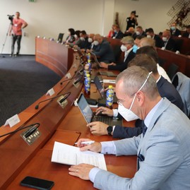 Zväčšiť fotografiu - Hospodárenie kraja bolo aj v prvom polroku 2021 ovplyvnené pandémiou, z tsk reaguje na pripravovanú optimalizáciu siete nemocníc - IMG_2507