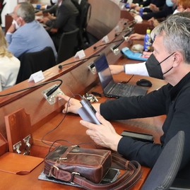 Zväčšiť fotografiu - Hospodárenie kraja bolo aj v prvom polroku 2021 ovplyvnené pandémiou, z tsk reaguje na pripravovanú optimalizáciu siete nemocníc - IMG_2517