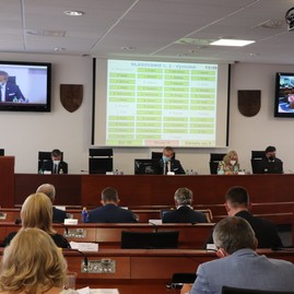 Zväčšiť fotografiu - Hospodárenie kraja bolo aj v prvom polroku 2021 ovplyvnené pandémiou, z tsk reaguje na pripravovanú optimalizáciu siete nemocníc - IMG_2524