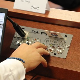 Zväčšiť fotografiu - Hospodárenie kraja bolo aj v prvom polroku 2021 ovplyvnené pandémiou, z tsk reaguje na pripravovanú optimalizáciu siete nemocníc - IMG_2527