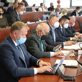 Zväčšiť fotografiu - Hospodárenie kraja bolo aj v prvom polroku 2021 ovplyvnené pandémiou, z tsk reaguje na pripravovanú optimalizáciu siete nemocníc - IMG_2534