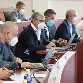 Zväčšiť fotografiu - Hospodárenie kraja bolo aj v prvom polroku 2021 ovplyvnené pandémiou, z tsk reaguje na pripravovanú optimalizáciu siete nemocníc - IMG_2537
