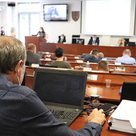 Zväčšiť fotografiu - Hospodárenie kraja bolo aj v prvom polroku 2021 ovplyvnené pandémiou, z tsk reaguje na pripravovanú optimalizáciu siete nemocníc - IMG_2560