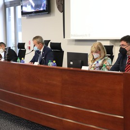 Zväčšiť fotografiu - Hospodárenie kraja bolo aj v prvom polroku 2021 ovplyvnené pandémiou, z tsk reaguje na pripravovanú optimalizáciu siete nemocníc - IMG_2601