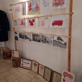 Zväčšiť fotografiu - Hviezdicový výstup na maguru otvoril turistickú sezónu, hasiči v lúkach oslávili jubileum - 20220507_143330