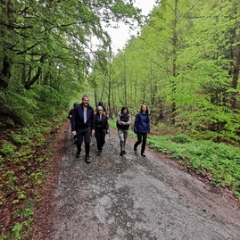 Zväčšiť fotografiu - Hviezdicový výstup na maguru otvoril turistickú sezónu, hasiči v lúkach oslávili jubileum - IMG_20220507_082519