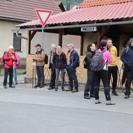 Zväčšiť fotografiu - Hviezdicový výstup na maguru otvoril turistickú sezónu, hasiči v lúkach oslávili jubileum - IMG_7933