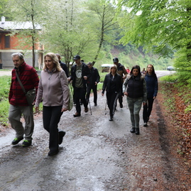 Zväčšiť fotografiu - Hviezdicový výstup na maguru otvoril turistickú sezónu, hasiči v lúkach oslávili jubileum - IMG_7946