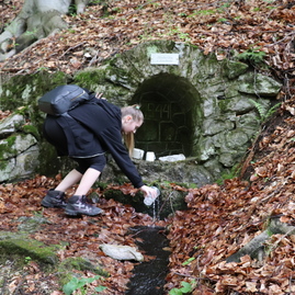 Zväčšiť fotografiu - Hviezdicový výstup na maguru otvoril turistickú sezónu, hasiči v lúkach oslávili jubileum - IMG_7967