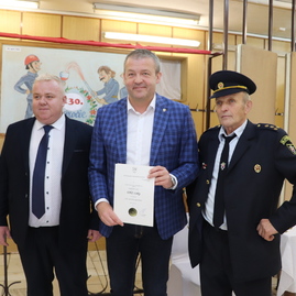 Zväčšiť fotografiu - Hviezdicový výstup na maguru otvoril turistickú sezónu, hasiči v lúkach oslávili jubileum - IMG_8144