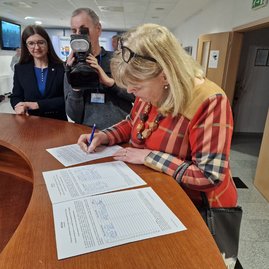 Zväčšiť fotografiu - Iii. zasadnutie zastupiteľstva tsk: nová kategorizácia nemocníc negatívne ovplyvní poskytovanie zdravotnej starostlivosti v trenčianskom kraji, župa spustila petíciu a žiada zmeny - 20230130_165719