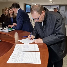 Zväčšiť fotografiu - Iii. zasadnutie zastupiteľstva tsk: nová kategorizácia nemocníc negatívne ovplyvní poskytovanie zdravotnej starostlivosti v trenčianskom kraji, župa spustila petíciu a žiada zmeny - 20230130_165836