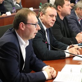 Zväčšiť fotografiu - Iii. zasadnutie zastupiteľstva tsk: nová kategorizácia nemocníc negatívne ovplyvní poskytovanie zdravotnej starostlivosti v trenčianskom kraji, župa spustila petíciu a žiada zmeny - IMG_5167